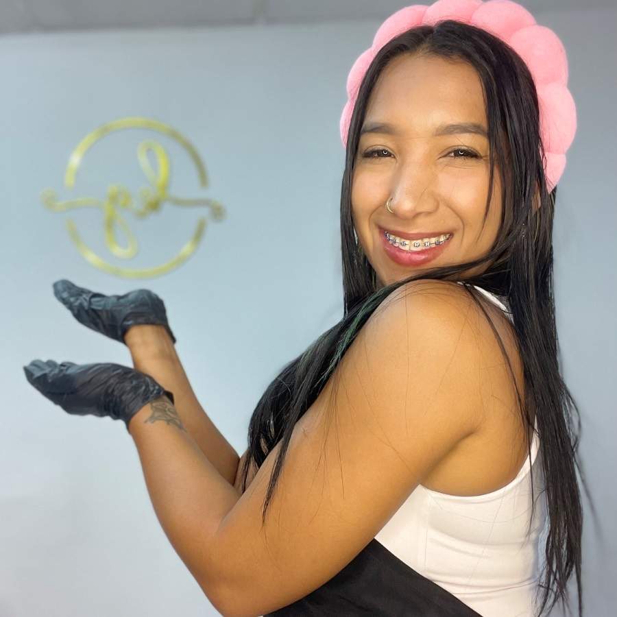 atom bio de Karen guzman beauty artist