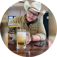 atom bio de César Kafka