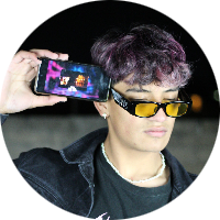 atom bio de Young Lucke