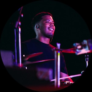 atom bio de Victor Manuel Oliva Pompa